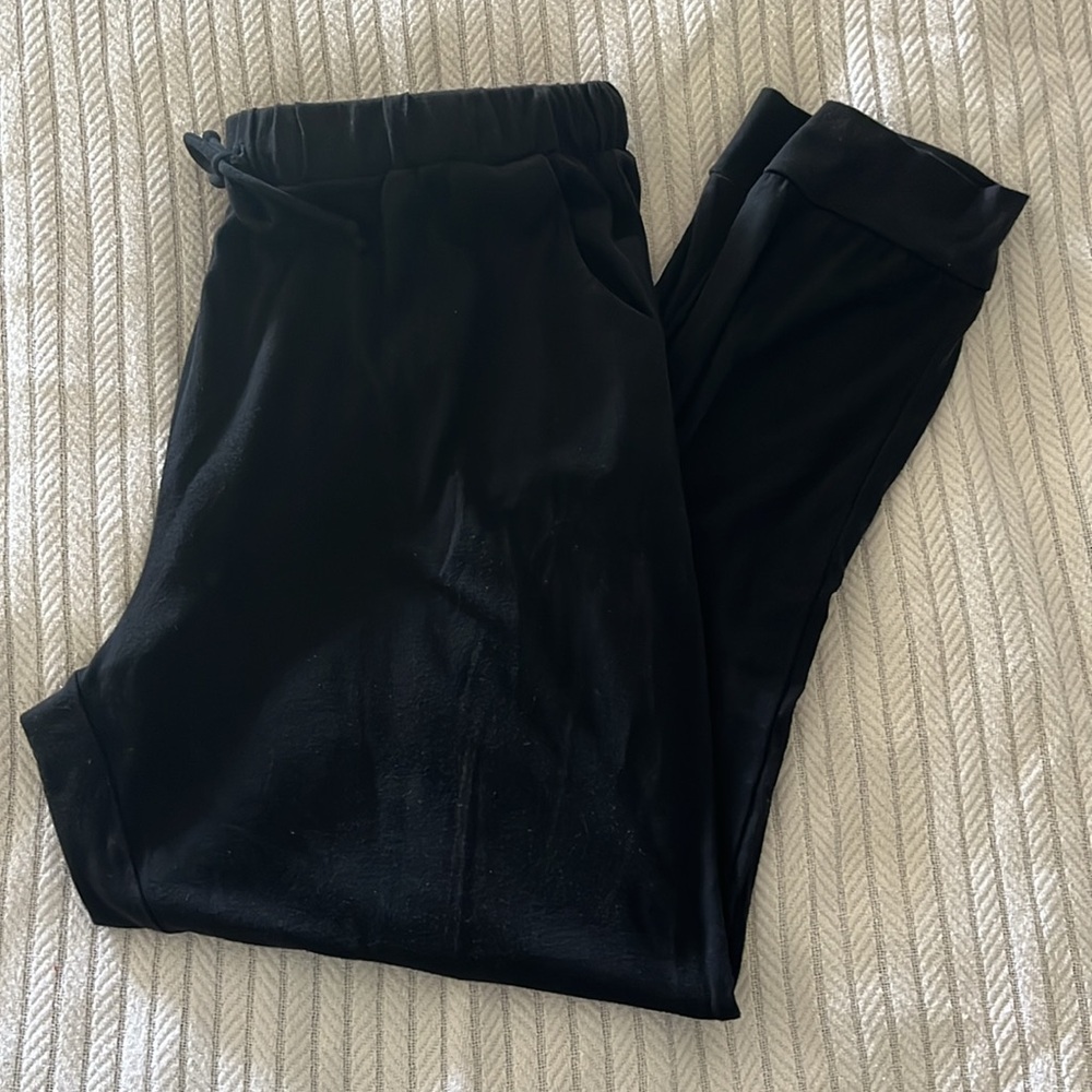 Pretty Garden Women’s black jogger lounge pants in size XL.